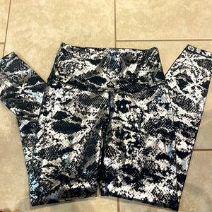 Love her Shop silver metallic snake skin leggings